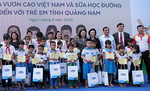 Quỹ sữa vươn cao Việt Nam: Vượt trở ngại Covid để mang 1,7 triệu ly sữa đến trẻ em
